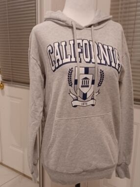 4/$60 Light Gray "California" Hoodie - Size XS